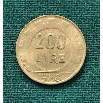 200 лир 1988 год. Италия